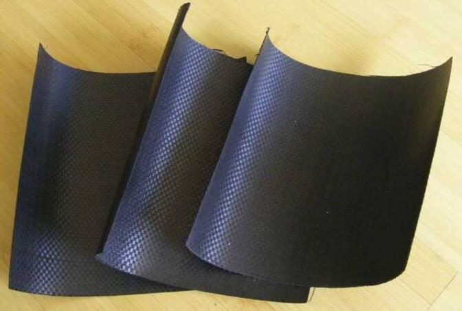 蜜桃永久免费布在雨季铺设施工有什么注意事项