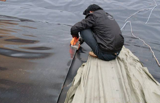 HDPE蜜桃永久免费膜25mm垂直深度铺设安装要求