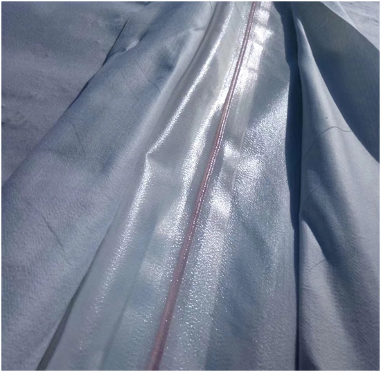 复合蜜桃永久免费膜上设置铰链式混凝土块护坡解决渗漏问题