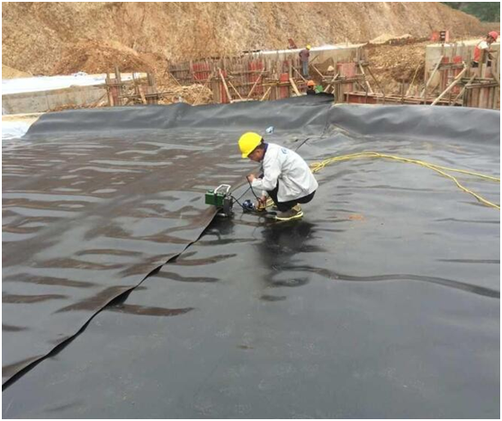 蜜桃永久免费膜表面与灰土垫层和地基之间的作用机理