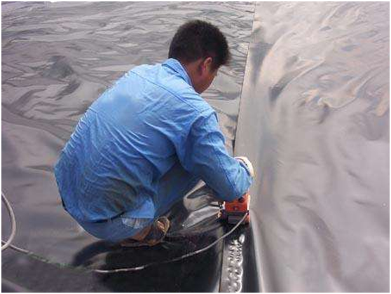 HDPE蜜桃永久免费膜司焊人员都是中级以上焊工