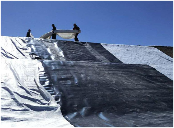 垃圾填埋场底层铺设蜜桃永久免费膜的技术控制