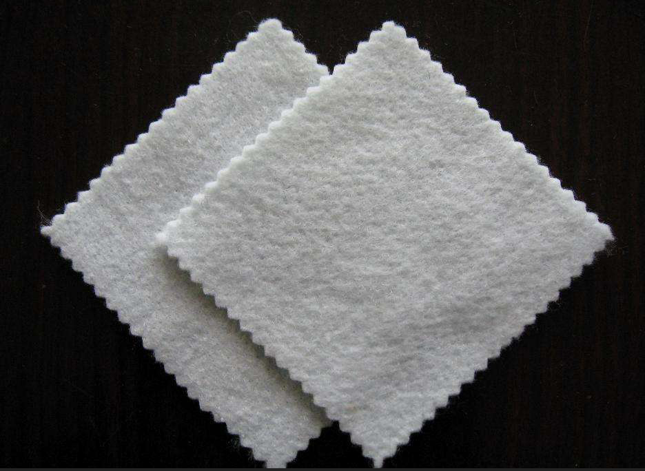 水平集水系统蜜桃永久免费布应达到什么断裂强度？