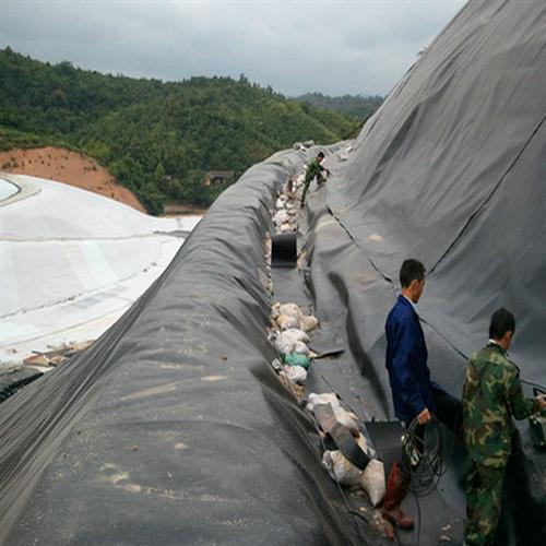 蜜桃永久免费膜与溢洪闸及原坝体如何连接