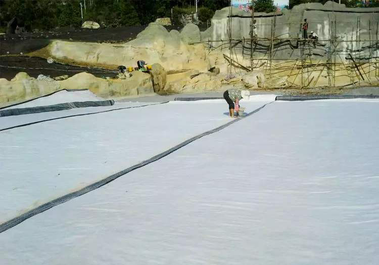 蜜桃APP下载软件对人工湖底板堵漏处理