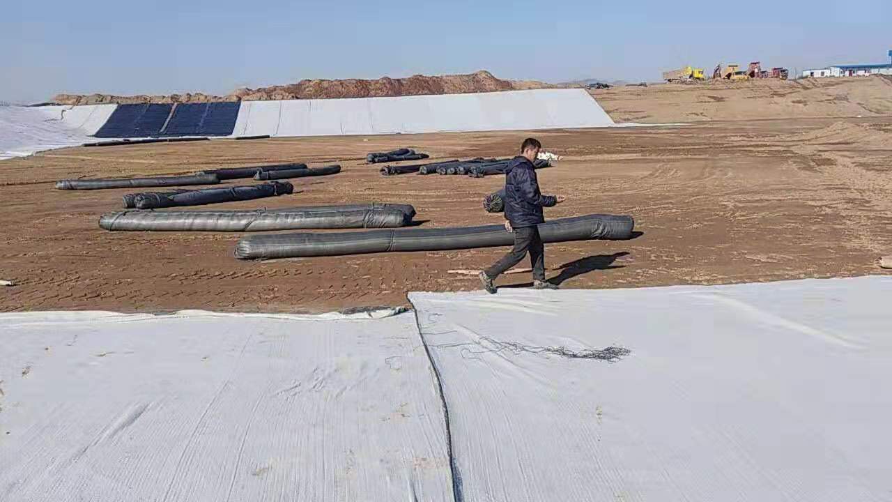 大规模铺装防渗膜应当掌握什么阶段？