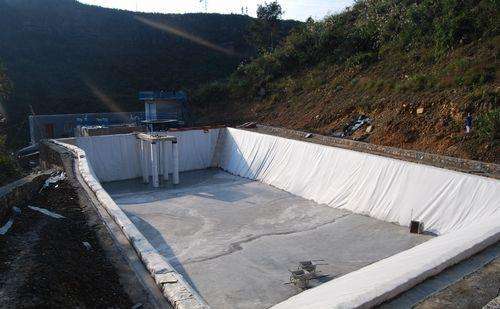 水库底部和坝体加固时应怎么选择合适懂得复合蜜桃永久免费膜