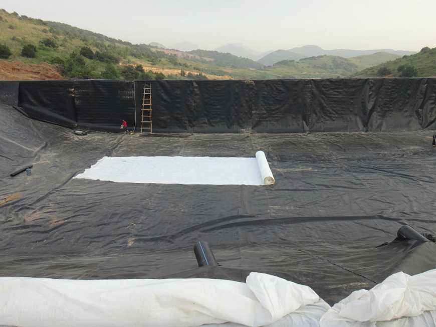 湖底蜜桃永久免费膜在生态堤中的应用