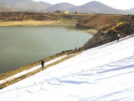 蜜桃永久免费膜是垃圾填埋场工程中常用的三种主要蜜桃永久免费合成材料