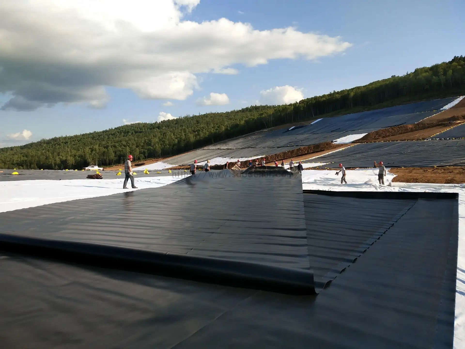 圆形塑料桶、圆形铁桶和PE塑料浮筒的综合分析