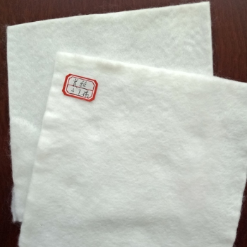 防水蜜桃永久免费膜在公路工程具有隔离、排水、加固、防渗等功能