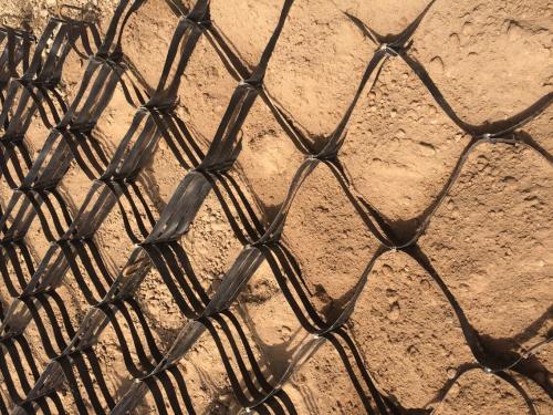 排水蜜桃永久免费格栅由于排水、快速消散孔压的作用