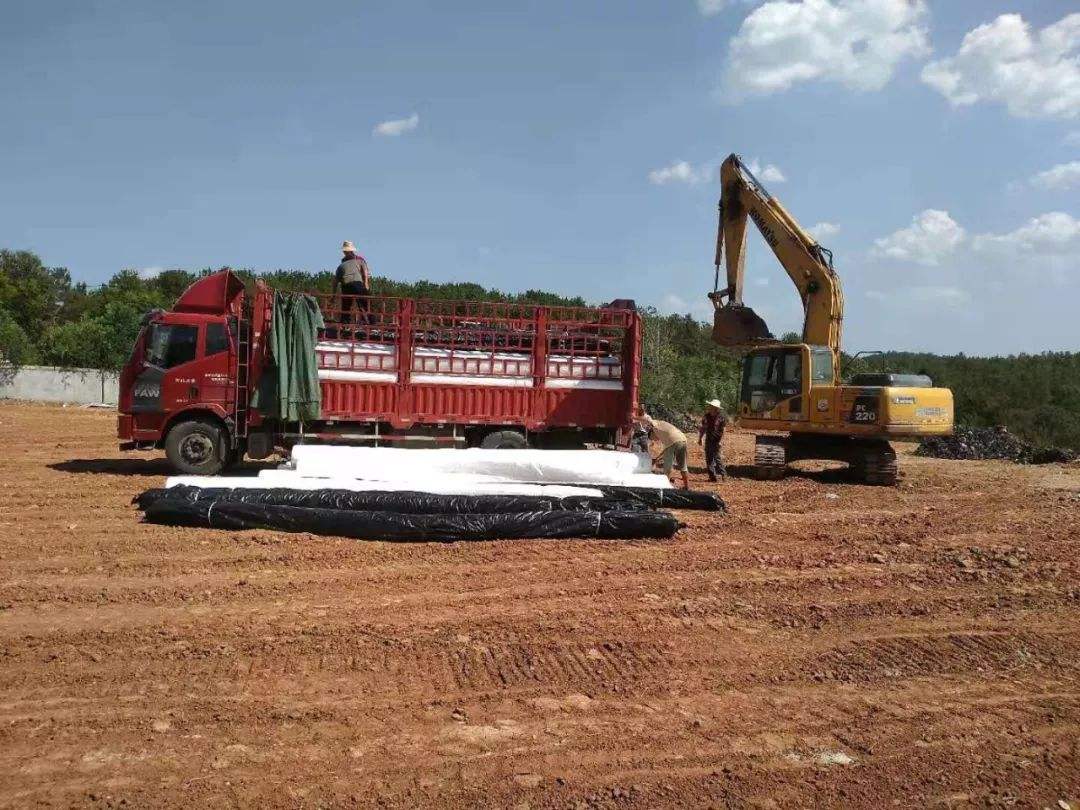 防渗膜具有优良的抗老化、抗紫外线、抗分解能力