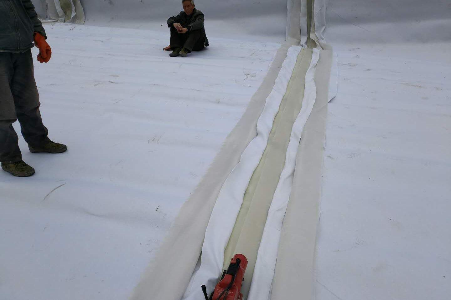 复合蜜桃永久免费膜防渗结构体自下而上铺设方法